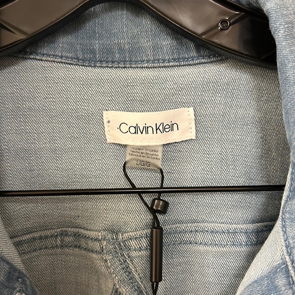 🔥🔥🔥NWT Calvin Klein Cropped Jean Jacket - Picture 2 of 12